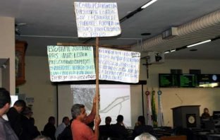Fisiologismo e nepotismo, dois males na Prefeitura. E o povo protesta como pode