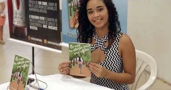 “No meio da estrada parei para refletir” é o título do livro da itabirana Amanda Souza