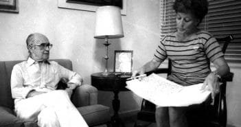 Para não se esquecer de lembrar, a Cia. Itabirana de Teatro homenageia o poeta nos 31 anos de sua morte