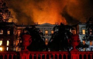 O Museu Nacional está em fogo