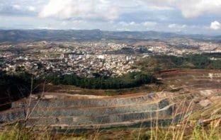 Denes Lott lança livro em Itabira e defende que se discuta desde já o fechamento de suas minas