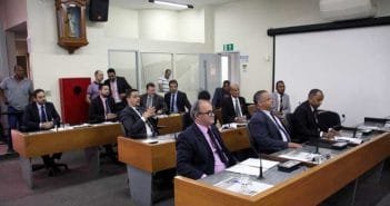 Vereadores prometem “trancar” pauta de reunião se Ronaldo Magalhães não rever decisão de substituir vigilantes por câmeras