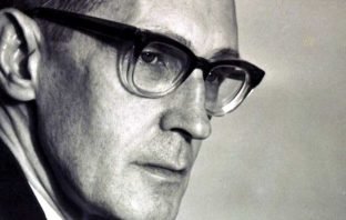 Entrevista com o revolucionário Drummond sobre o Modernismo