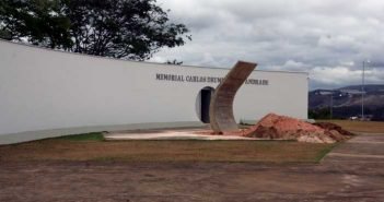 Reforma no Memorial Drummond por pouco põe fim ao espelho d’água do projeto original de Niemeyer