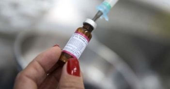Pesquisa revela que sete em cada dez brasileiros acreditam em fake news sobre vacinas