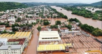 Deslizamentos de terra continuam em Minas Gerais, rio Doce transborda e chove granizo em Valadares