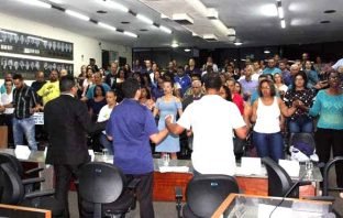 Viva o servidor público. Viva o poeta federal