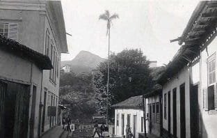 Chovendo no passado