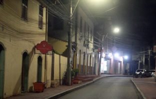 A fiação aérea no centro histórico de Itabira e a Pampulha de sempre