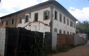 Prefeito promete restaurar casarão do antigo hospital, com novo projeto arquitetônico e paisagístico para o centro histórico