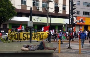Manifestação em Itabira pró-impeachment de Bolsonaro não reúne milhares, mas teve palavras de ordem contundentes contra o presidente