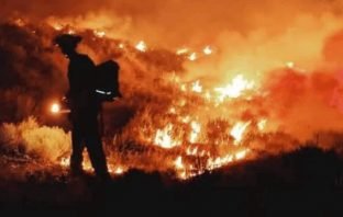 Exposição prolongada à fumaça leva a problemas de saúde em áreas distantes dos incêndios florestais