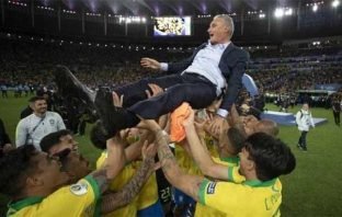 Presidente quer transformar a Seleção Brasileira em novo braço do bolsonarismo e tirar Tite do comando